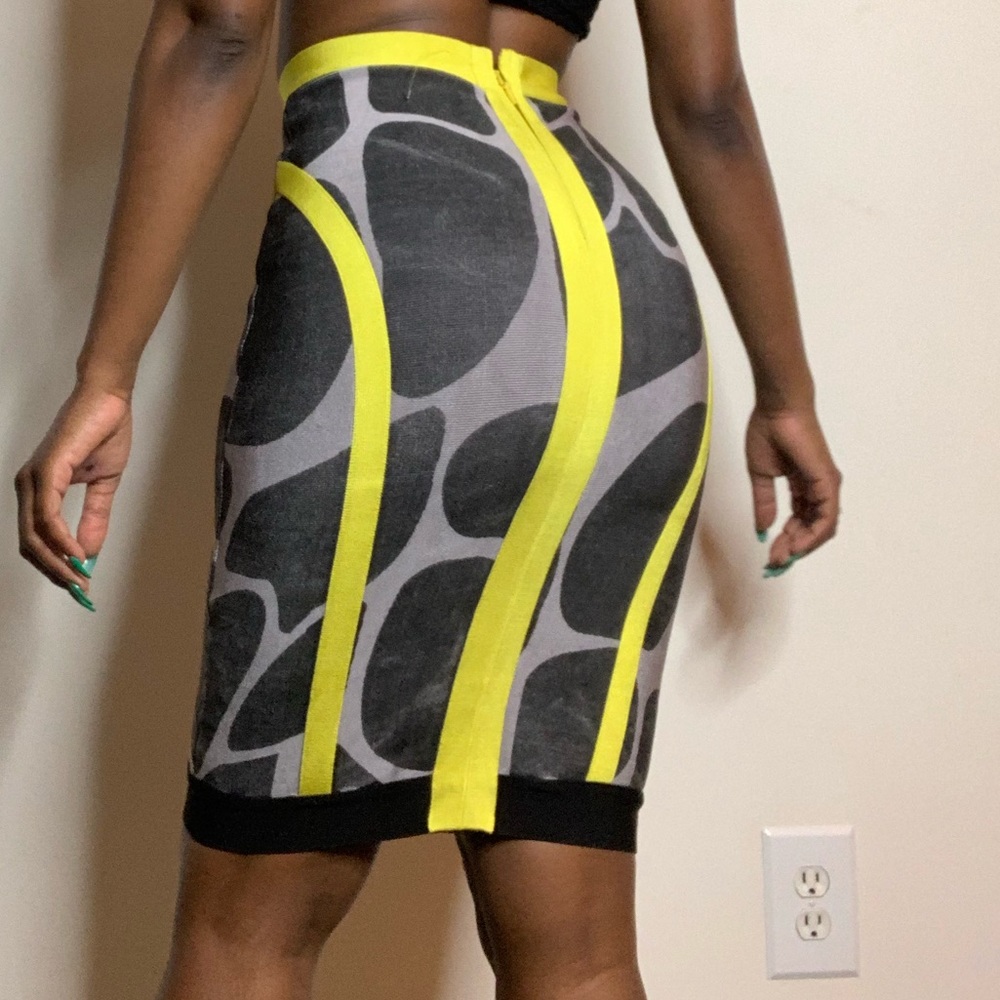 Bandage giraffe print  + neon skirt